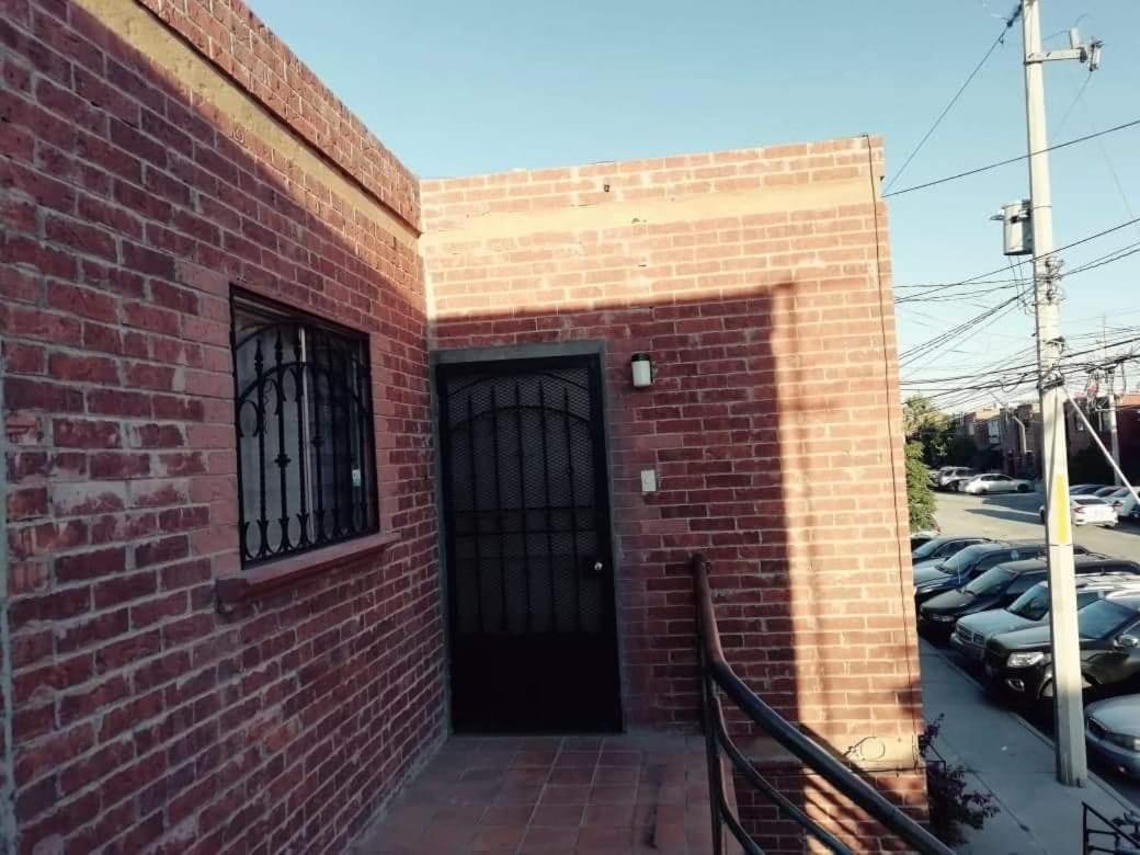 Departamento Equipado á 3 minutos del Consulado americano Manuel F. Martínez Exterior foto